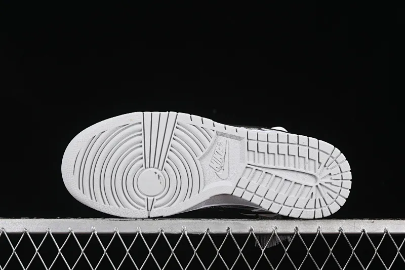 All categories Nk SB Dunk series Nk SB Dunk Low low-top sneakers Nk Dunk Low Year of the Dragon limited edition CNY Qiansi Ancient Rhyme Gift Box Silver White SB strap low-top casual sneakers DV0831-101